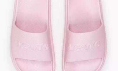 Free Levi's Slides and Summer Wardrobe